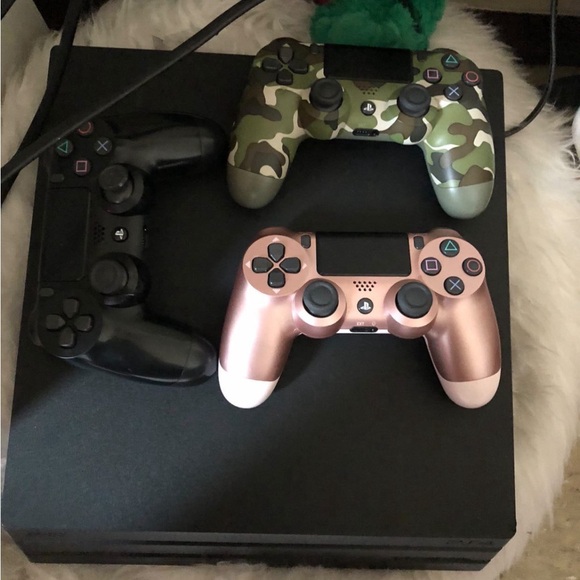 PS4 pro - Picture 2 of 2